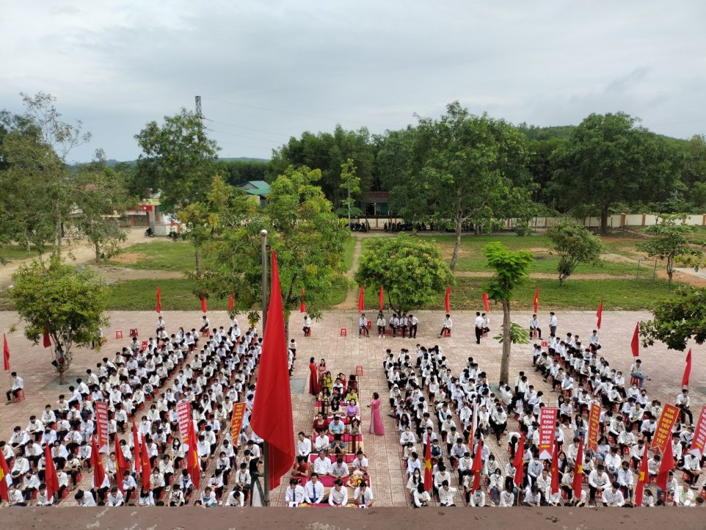 Hình ảnh học sinh Trung tâm GDNN-GDTX huyện Hương Khê trong buổi lễ khai giảng